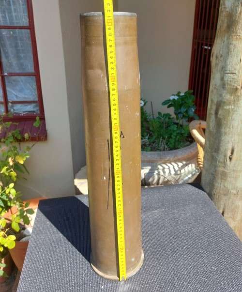 GIGANTIC 61,5CM HIGH 105MM CALIBRE M68 TANK GUN SHELL CASING DATED 1975 WITH PRIMER WEIGHS 6,6KG