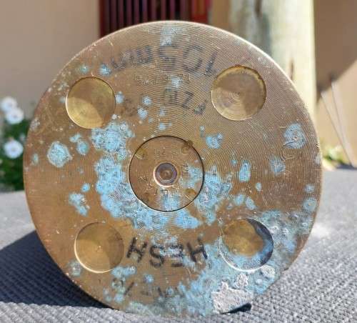 GIGANTIC 61,5CM HIGH 105MM CALIBRE M68 TANK GUN SHELL CASING DATED 1975 WITH PRIMER WEIGHS 6,6KG