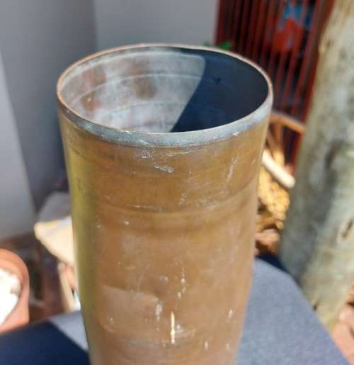 GIGANTIC 61,5CM HIGH 105MM CALIBRE M68 TANK GUN SHELL CASING DATED 1975 WITH PRIMER WEIGHS 6,6KG