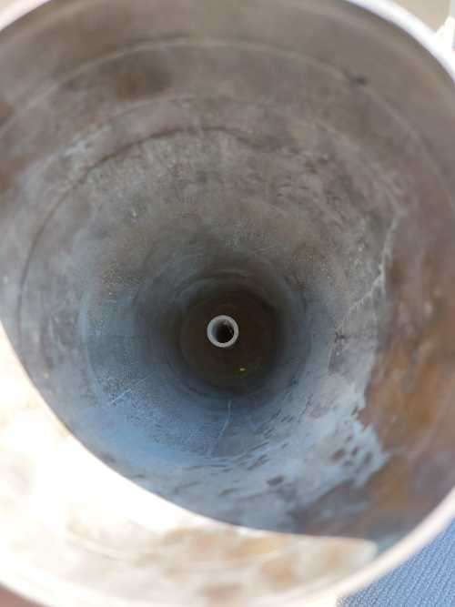 GIGANTIC 61,5CM HIGH 105MM CALIBRE M68 TANK GUN SHELL CASING DATED 1975 WITH PRIMER WEIGHS 6,6KG