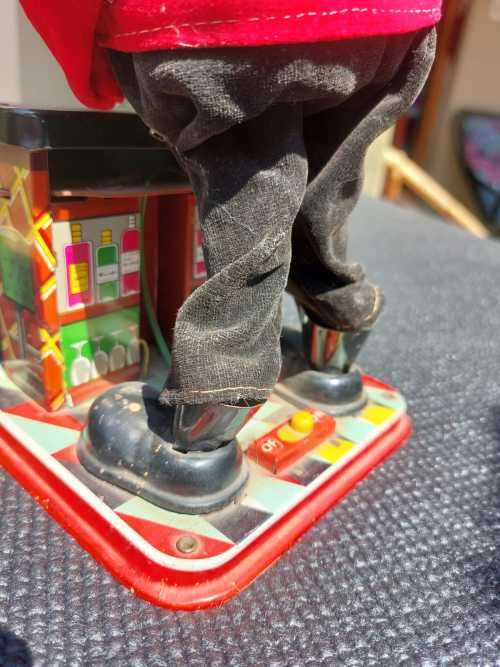 RARE VINTAGE 1950S NOMURA JAPANESE MANUFACTURED BATTERY POWERED BARTENDER FACE STILL LIGHTS UP!