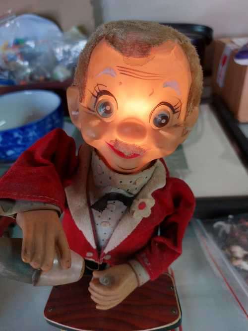 RARE VINTAGE 1950S NOMURA JAPANESE MANUFACTURED BATTERY POWERED BARTENDER FACE STILL LIGHTS UP!