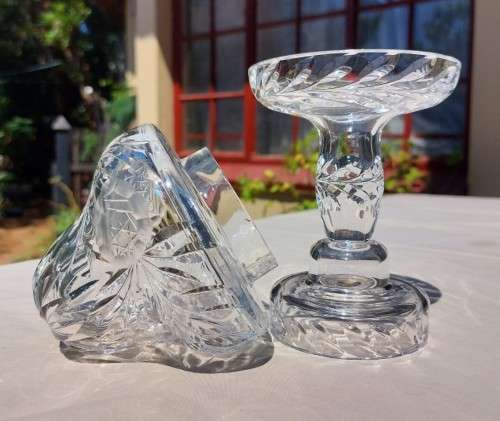 GORGEOUS ROSE CUT CHRYSTAL LAMP IN VERY GOOD CONDITION