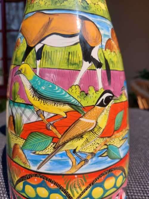 A STUNNING HANDPAINTED LARGE 37CM HIGH CARAFE OR VASE BY ZIM ARTIST MASTER NDATYAMA