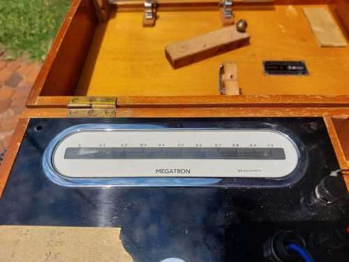 MEGATRON ENGLAND 1960S ARCHITECTURAL LIGHTMETER IN OLD DOVETAILED WOODEN CASE COMPLETE! RARE FIND!
