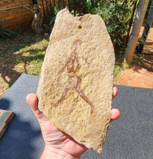 BUSHMAN WALKING MODERN IMITATION SAN BUSHMEN ROCK ART ON SLATE SIGNED BY ARTIST