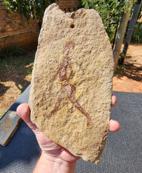 BUSHMAN WALKING MODERN IMITATION SAN BUSHMEN ROCK ART ON SLATE SIGNED BY ARTIST