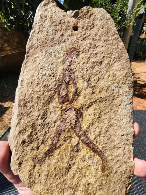 BUSHMAN WALKING MODERN IMITATION SAN BUSHMEN ROCK ART ON SLATE SIGNED BY ARTIST