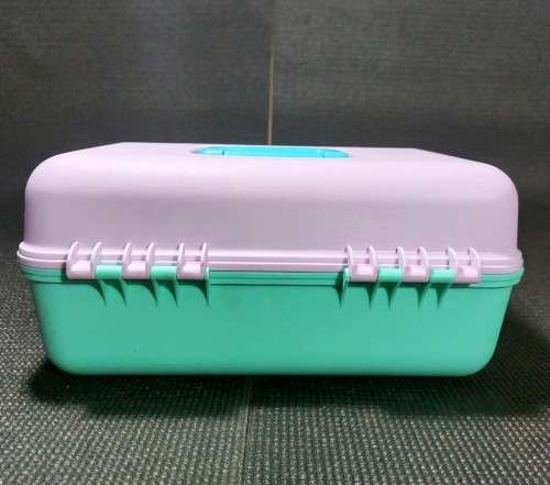 A VINTAGE 1990 REDBOX CABOODLES MAKE UP CARRY CASE IN LIGHT PURPLE AND TEAL WITH HEART LOCK AND MIRR