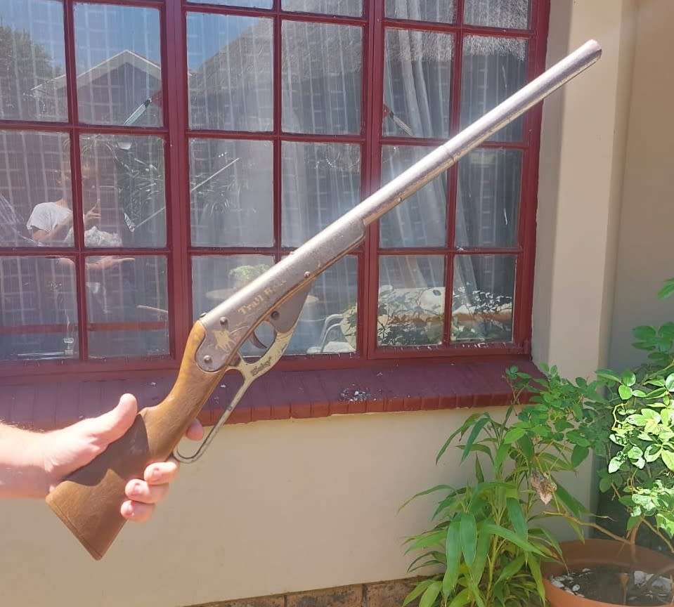 AWESOME DAISY TRAIL BOSS 1970S MODEL 960 NOISEMAKER COWBOY LEVER ACTION POP TOY GUN