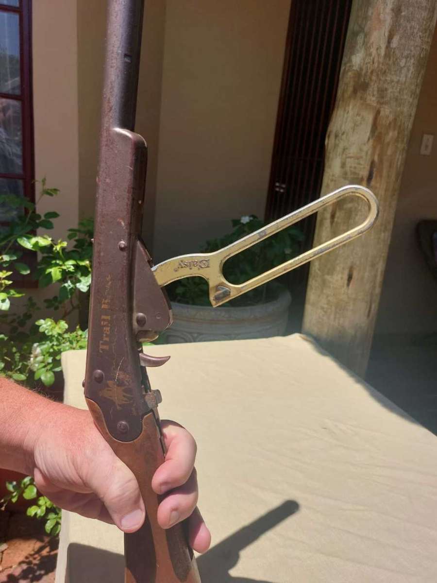 AWESOME DAISY TRAIL BOSS 1970S MODEL 960 NOISEMAKER COWBOY LEVER ACTION POP TOY GUN