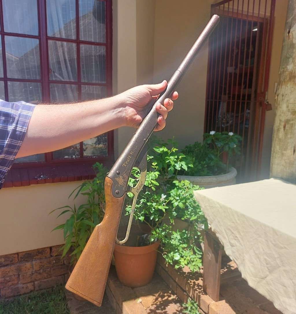 AWESOME DAISY TRAIL BOSS 1970S MODEL 960 NOISEMAKER COWBOY LEVER ACTION POP TOY GUN