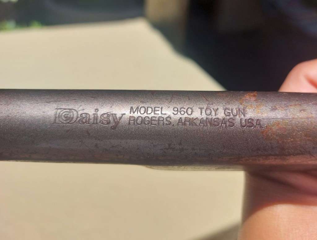 AWESOME DAISY TRAIL BOSS 1970S MODEL 960 NOISEMAKER COWBOY LEVER ACTION POP TOY GUN