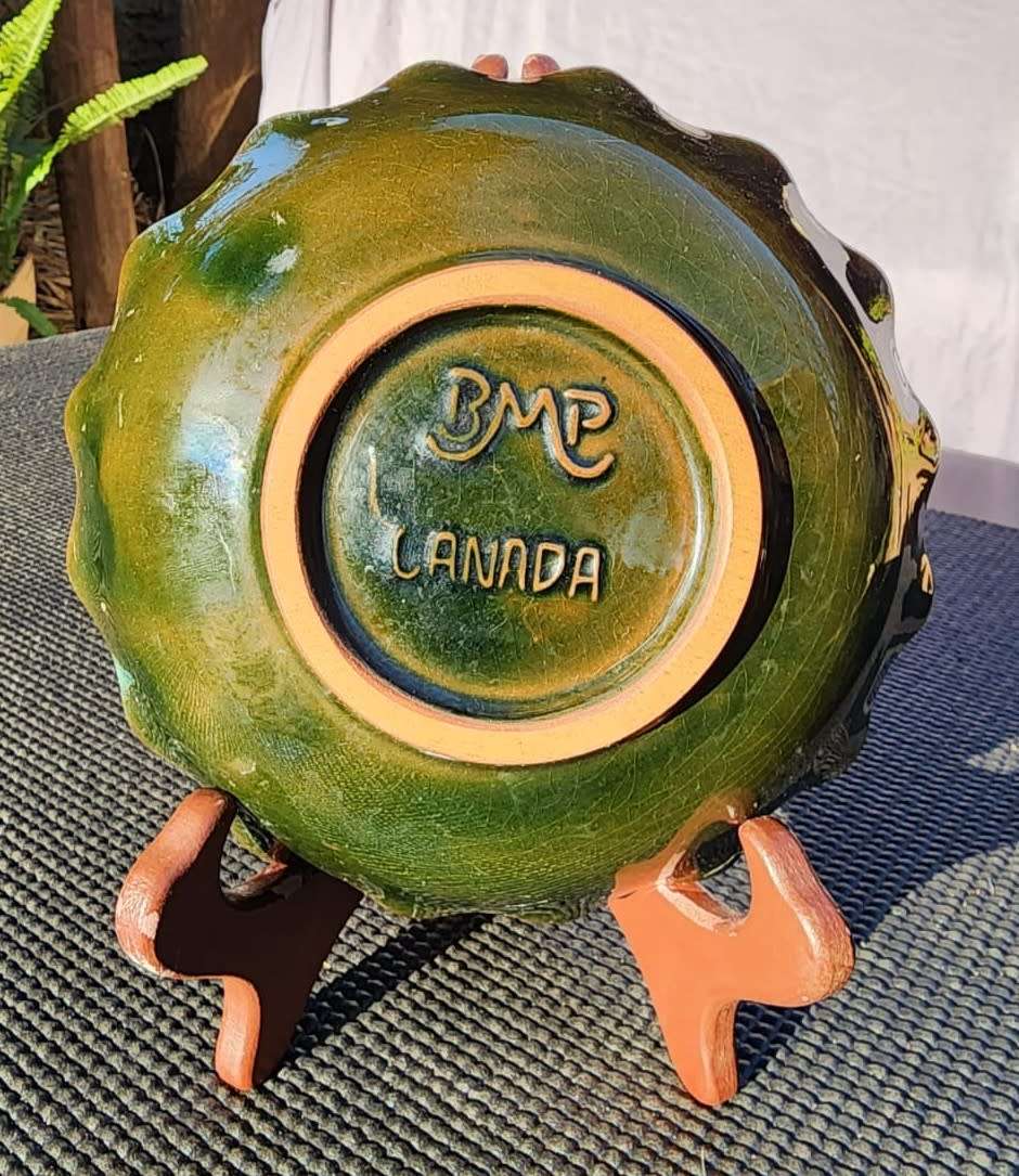 LOVELY BLUE MOUNTAIN POTTERY RIPPLE BOWL MADE IN CANADA