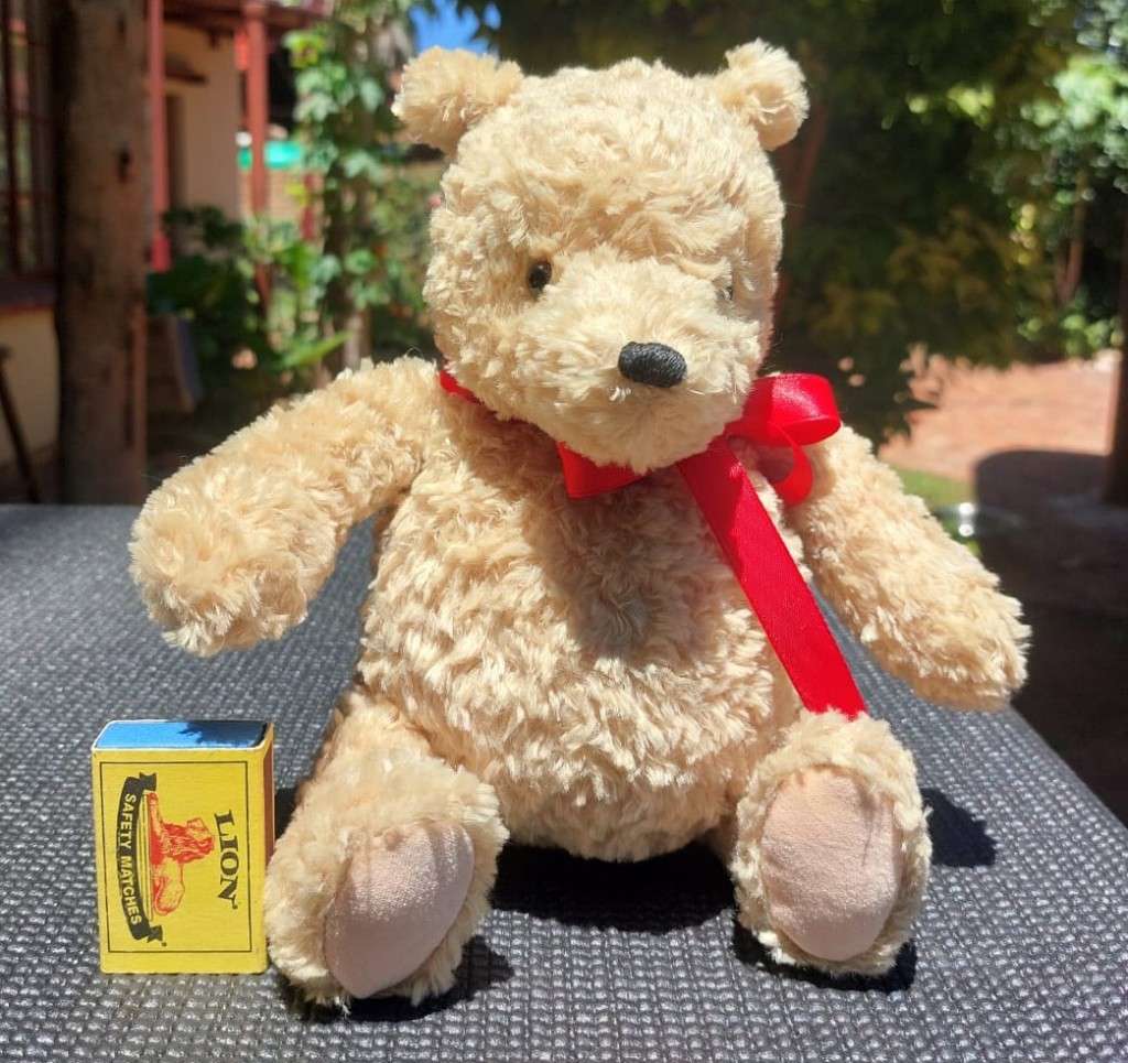 A COLLECTABLE GUND USA WINNIE THE POOH DISNEY BEAR VINTAGE 1990S