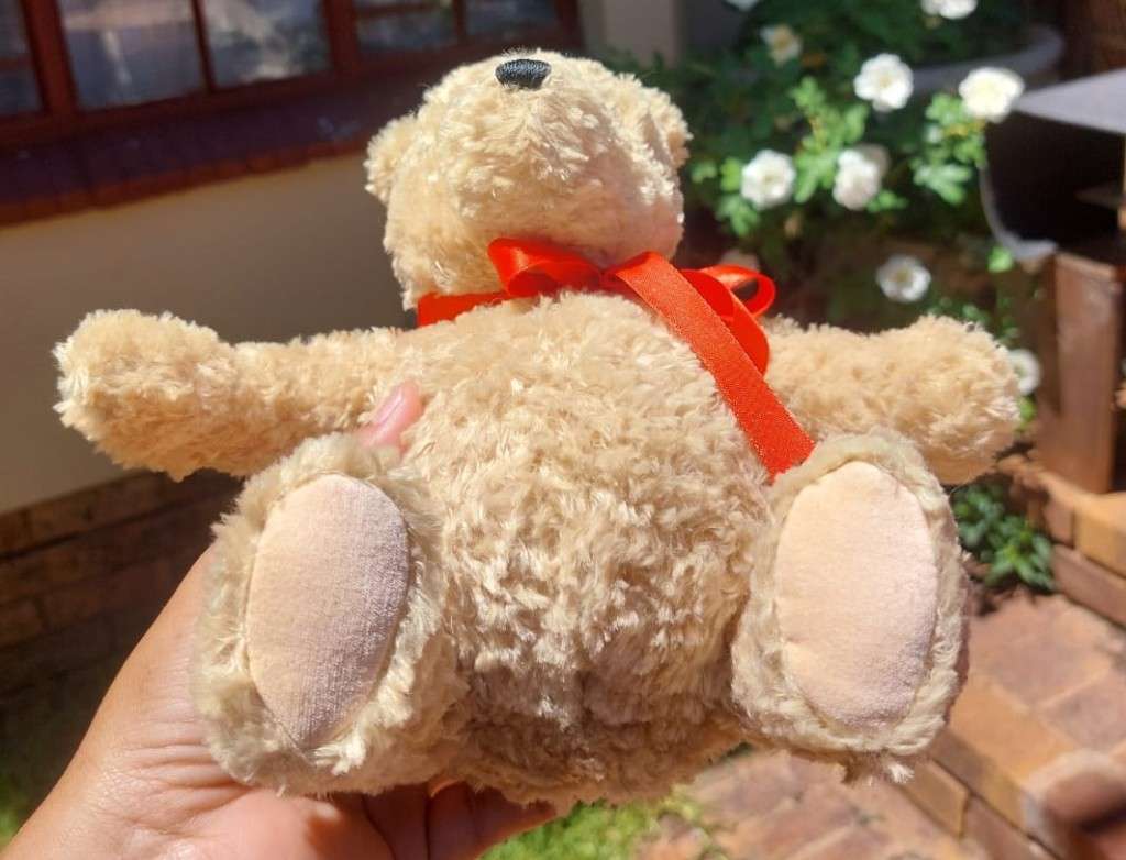 A COLLECTABLE GUND USA WINNIE THE POOH DISNEY BEAR VINTAGE 1990S