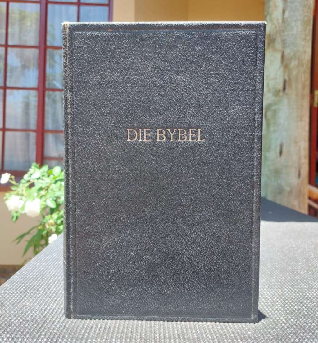 GOOD HARD COVER 1953 AFRIKAANSE FAMILIEBYBEL PRINTED BY JH DE BUSSY HOLLAND