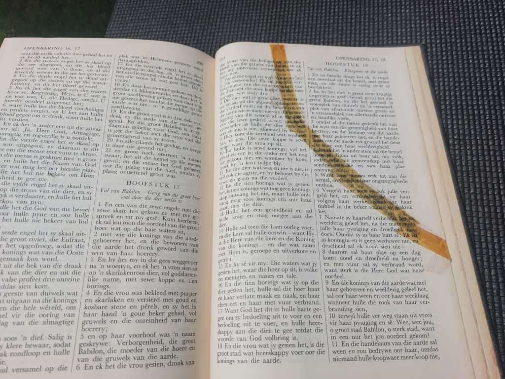 GOOD HARD COVER 1953 AFRIKAANSE FAMILIEBYBEL PRINTED BY JH DE BUSSY HOLLAND