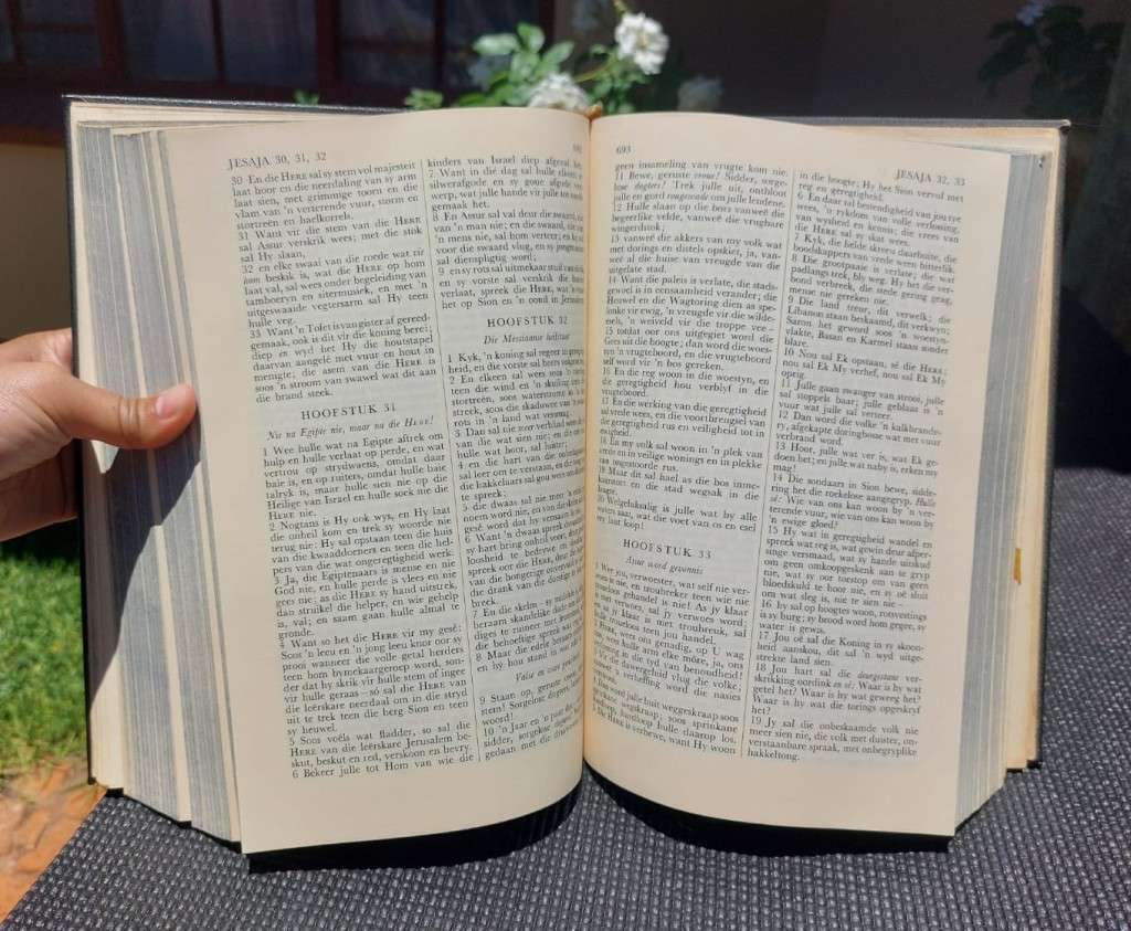 GOOD HARD COVER 1953 AFRIKAANSE FAMILIEBYBEL PRINTED BY JH DE BUSSY HOLLAND