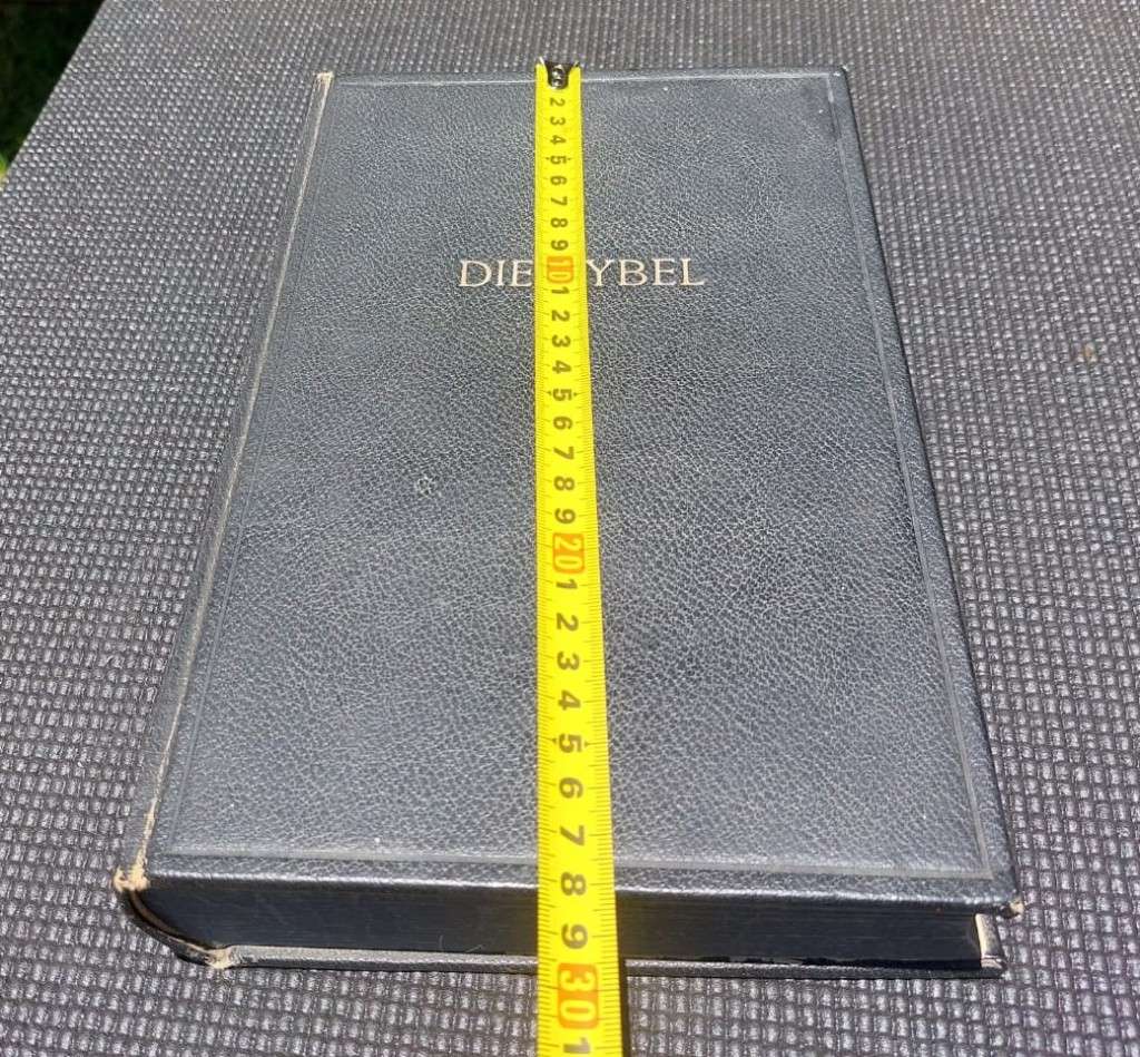 GOOD HARD COVER 1953 AFRIKAANSE FAMILIEBYBEL PRINTED BY JH DE BUSSY HOLLAND