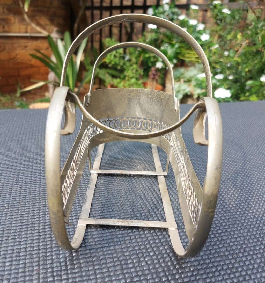 UNUSUAL SLEIGH SHAPED METAL WINE BOTTLE HOLDER FOR XMAS