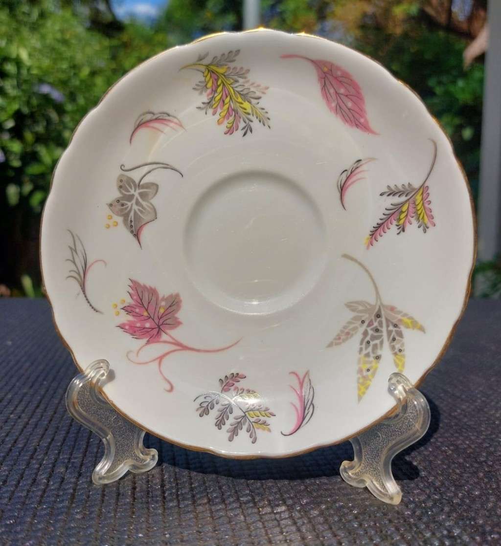 VINTAGE 1950S TUSCAN FINE ENGLISH BONE CHINA WINDSWEPT PATTERN 18 PIECE TEASET