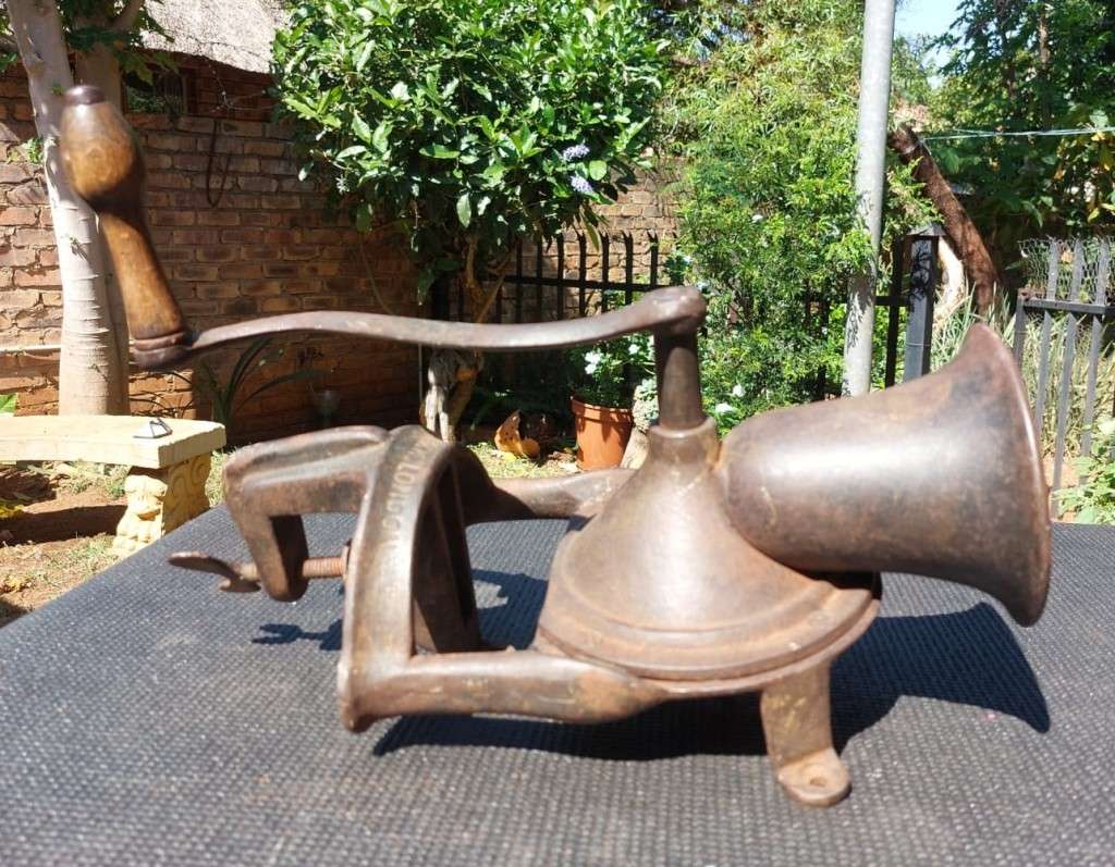 ANTIQUE VICTORIAN 1890S LOVELOCK NO 4 COFFEE GRINDER