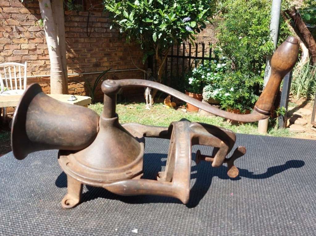 ANTIQUE VICTORIAN 1890S LOVELOCK NO 4 COFFEE GRINDER