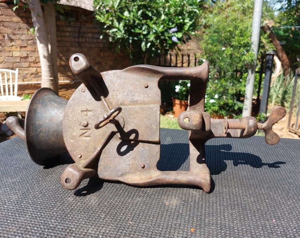 ANTIQUE VICTORIAN 1890S LOVELOCK NO 4 COFFEE GRINDER