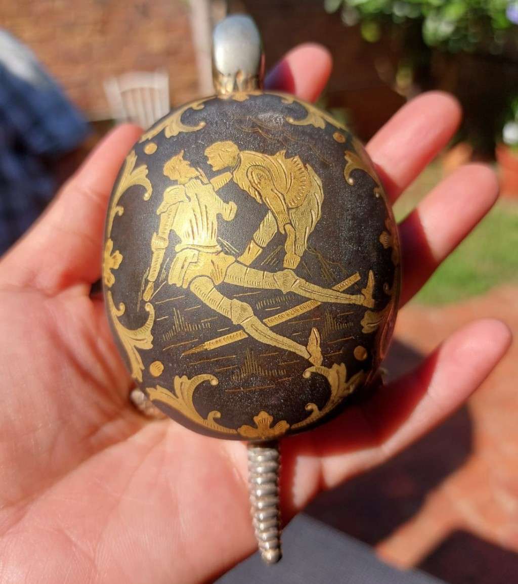 RARE VINTAGE 1920S-1940S BOJ EIBAR SPAIN BRASS DAMASCENE TWO MEN ENGRAVED TORTOISE RECEPTION BELL