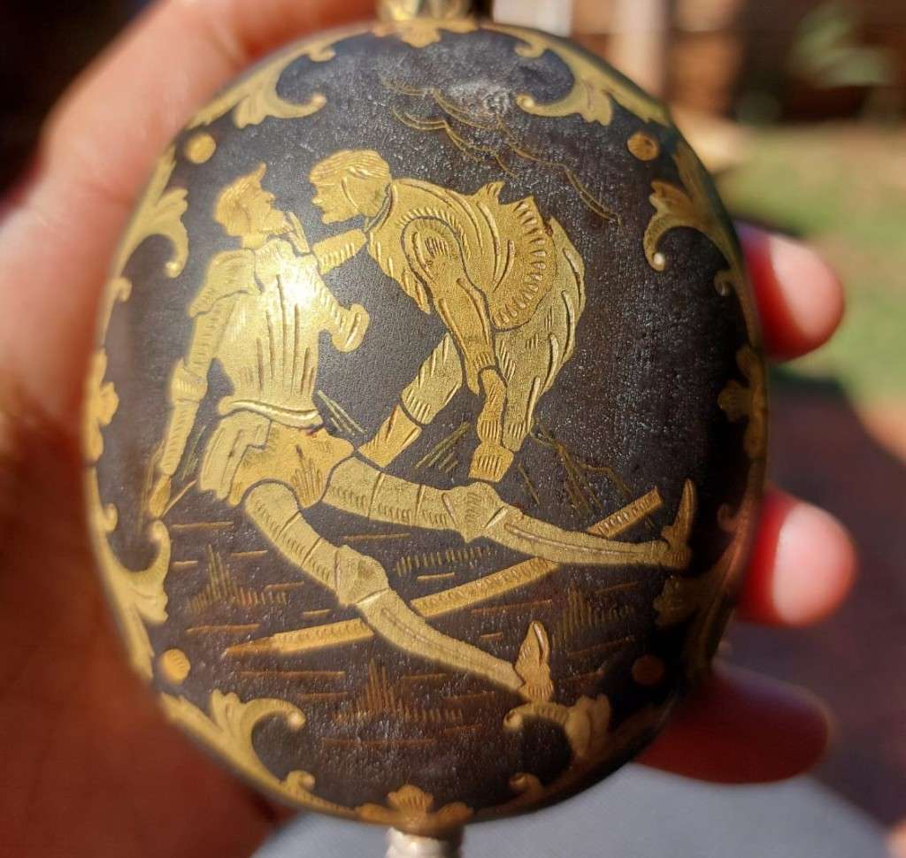 RARE VINTAGE 1920S-1940S BOJ EIBAR SPAIN BRASS DAMASCENE TWO MEN ENGRAVED TORTOISE RECEPTION BELL