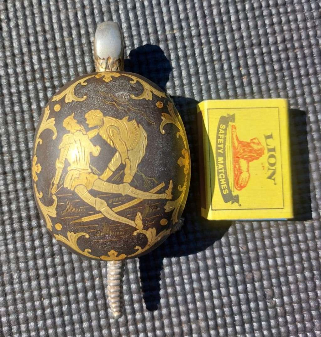 RARE VINTAGE 1920S-1940S BOJ EIBAR SPAIN BRASS DAMASCENE TWO MEN ENGRAVED TORTOISE RECEPTION BELL