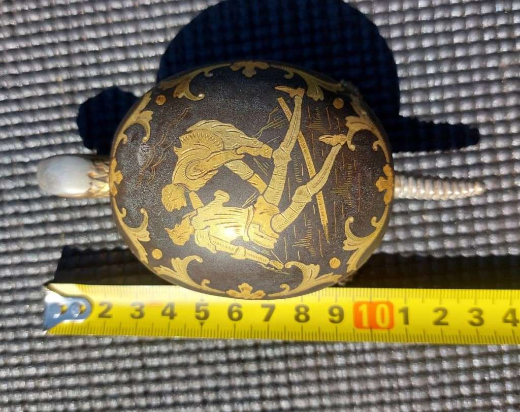 RARE VINTAGE 1920S-1940S BOJ EIBAR SPAIN BRASS DAMASCENE TWO MEN ENGRAVED TORTOISE RECEPTION BELL