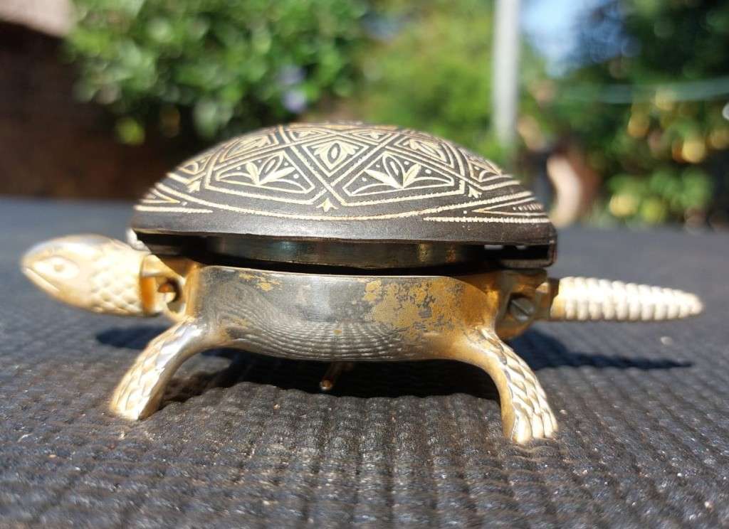 RARE VINTAGE 1920S-1940S BOJ EIBAR SPAIN BRASS DAMASCENE GEOMETRIC ENGRAVED TORTOISE RECEPTION BELL