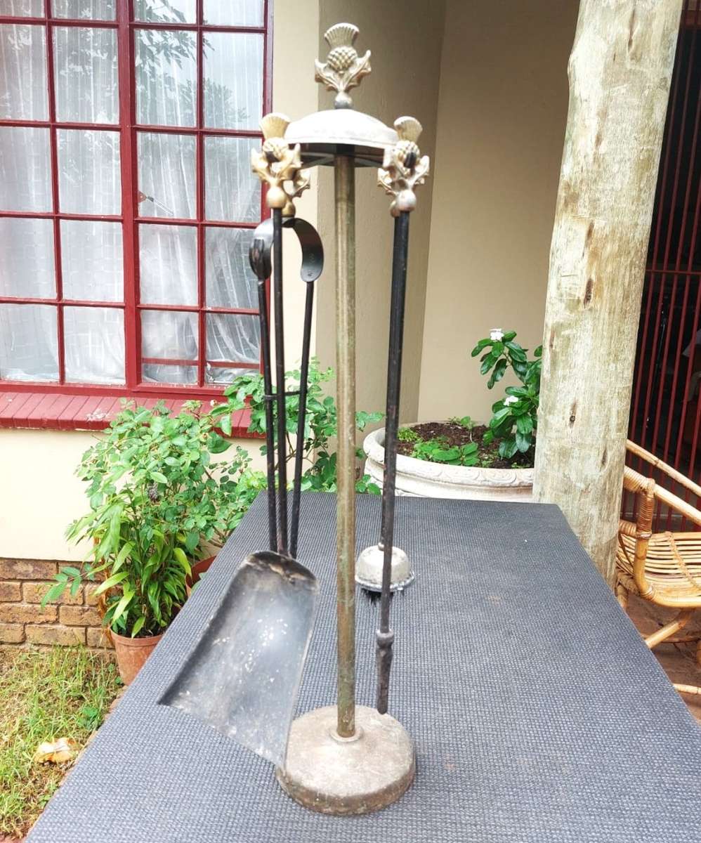 VINTAGE BRASS FINISH METAL FIREPLACE TOOL SET WITH ROMAN SOLDIER PLUME HELMET DESIGN 64CM HIGH