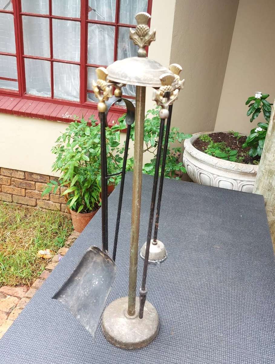 VINTAGE BRASS FINISH METAL FIREPLACE TOOL SET WITH ROMAN SOLDIER PLUME HELMET DESIGN 64CM HIGH