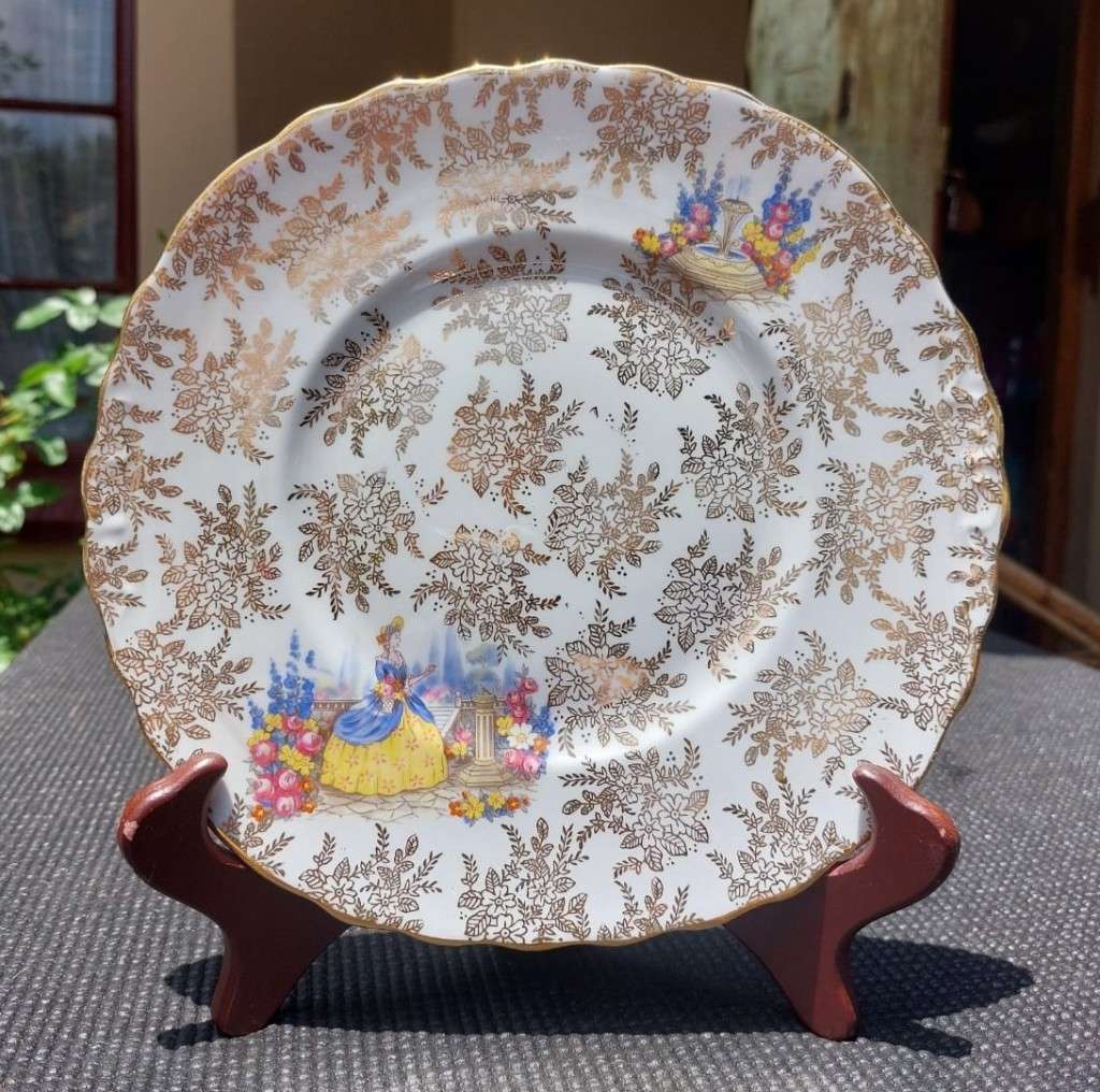 CIROLINE LADY PATTERN 1950S COLCLOUGH RIDGWAY DINNER PLATE