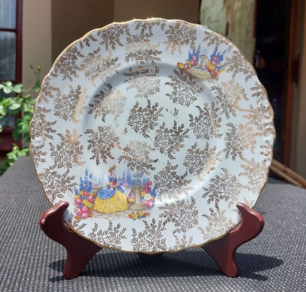 CIROLINE LADY PATTERN 1950S COLCLOUGH RIDGWAY DINNER PLATE