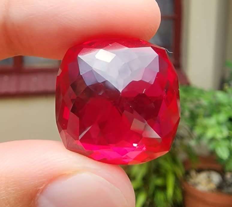 BLOOD RED SYNTHETIC RUBY GEMSTONE - VERY LARGE 40,7CT  SCRATCH GLASS!  UV STRONG RED!  HIGH THERM