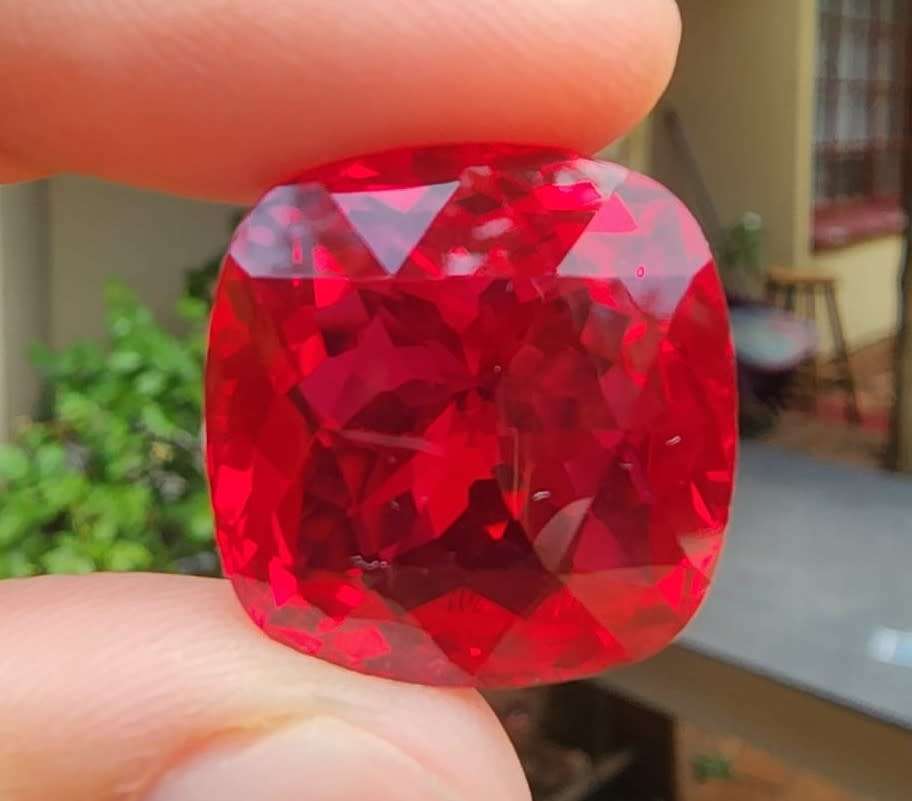 BLOOD RED SYNTHETIC RUBY GEMSTONE - VERY LARGE 40,7CT  SCRATCH GLASS!  UV STRONG RED!  HIGH THERM