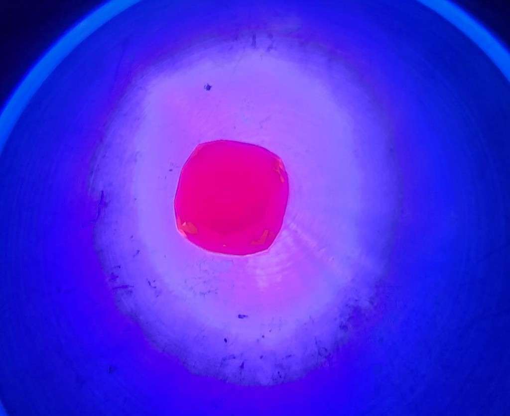 BLOOD RED SYNTHETIC RUBY GEMSTONE - VERY LARGE 40,7CT  SCRATCH GLASS!  UV STRONG RED!  HIGH THERM