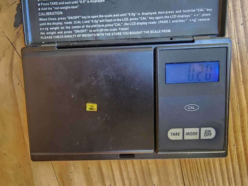 PLEASING 1,00CT YELLOW GREEN SPHENE TITANITE GEMSTONE FROM SRI LANKA WITH BEAUTIFUL EMERALD CUT