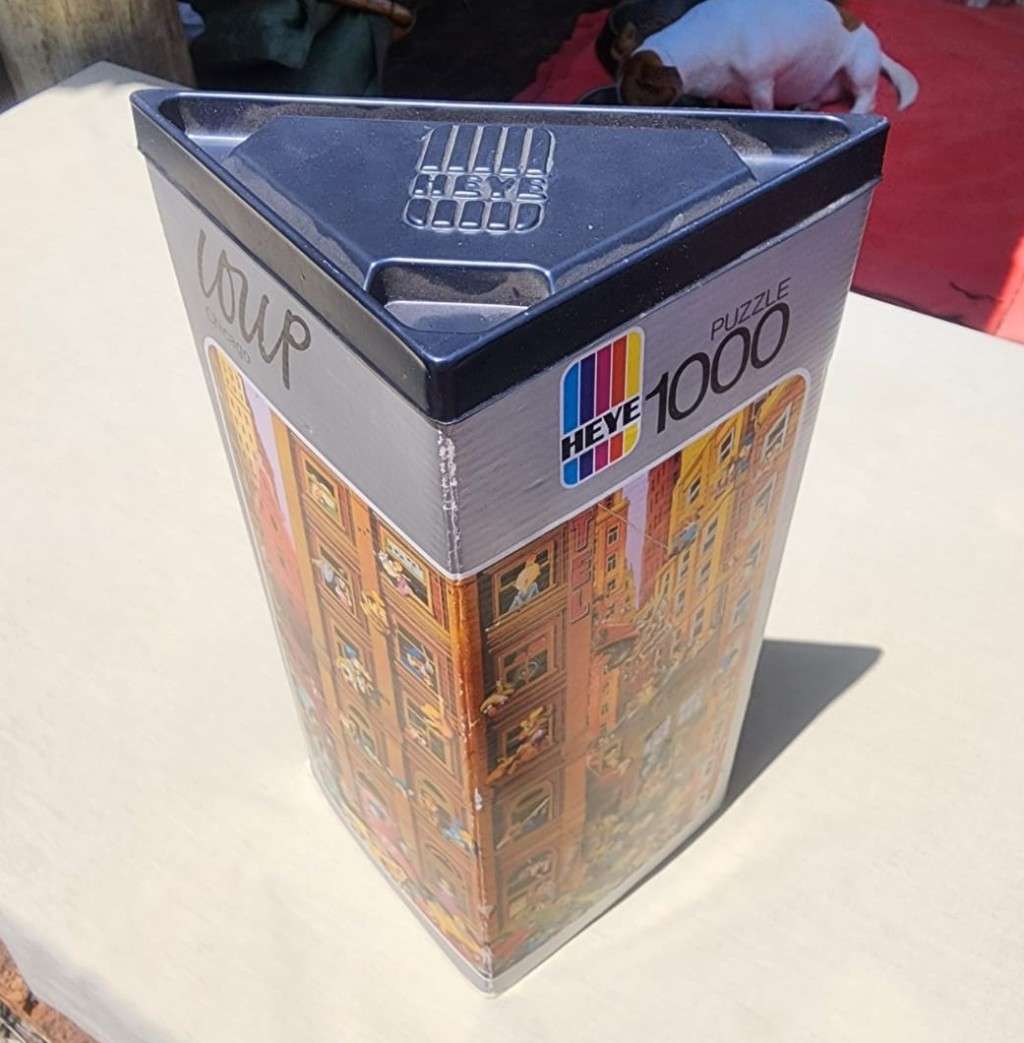 COLLECTABLE 1974 FRIEDRICH HEYE GERMANY 1000 PIECE PUZZLE TITLED CHICAGO BY CARTOON ARTIST JJ LOUP