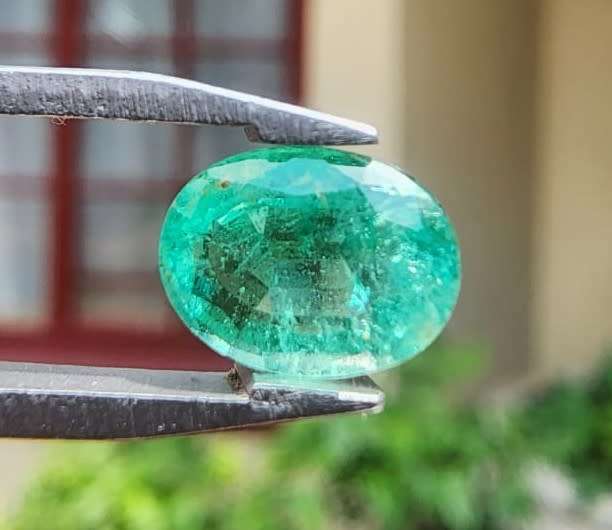 GISA CERTIFIED STRONG GREEN EMERALD 1.13CT GEMSTONE WITH INCLUSIONS! PLEASE READ FULL DESCRIPTION!