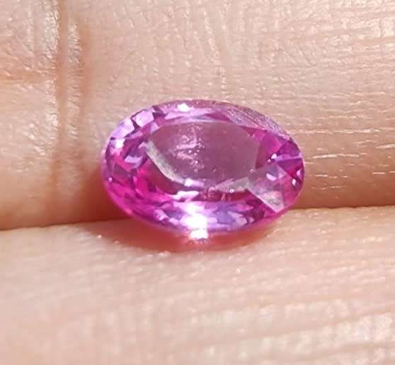 GORGEOUS PINK 1.61CT SAPPHIRE WITH GISA CERTIFICATE AND LOVELY OVAL CUT  UV RED!  THERMAL HIGH