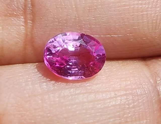 GORGEOUS PINK 1.61CT SAPPHIRE WITH GISA CERTIFICATE AND LOVELY OVAL CUT  UV RED!  THERMAL HIGH