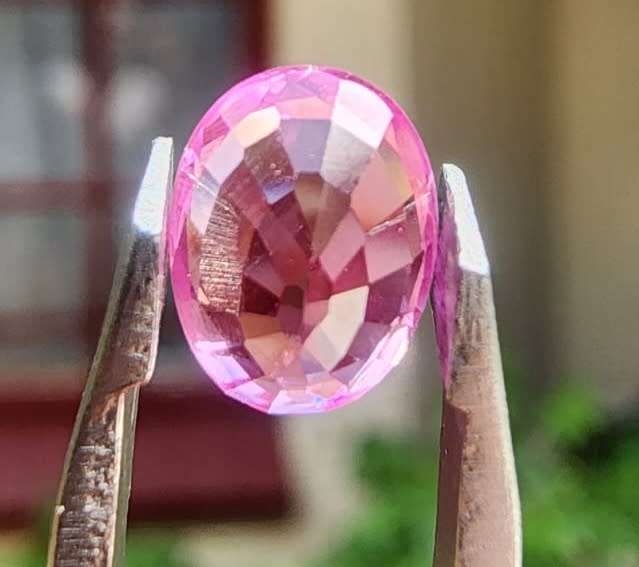 GORGEOUS PINK 1.61CT SAPPHIRE WITH GISA CERTIFICATE AND LOVELY OVAL CUT  UV RED!  THERMAL HIGH