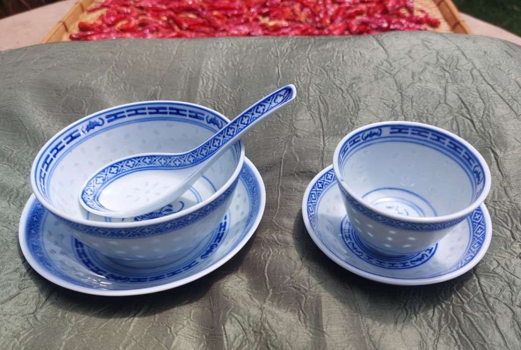 ICONIC VINTAGE 1970S LING LONG (TRANSLUCENT RICE EYES) 37 PIECE CHINESE JINGDEZHEN RICE BOWL SET