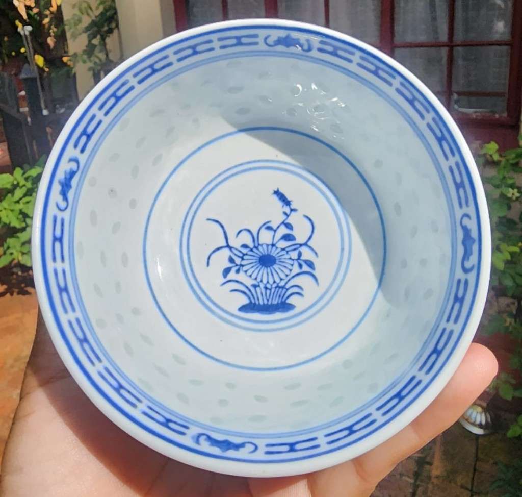 ICONIC VINTAGE 1970S LING LONG (TRANSLUCENT RICE EYES) 37 PIECE CHINESE JINGDEZHEN RICE BOWL SET