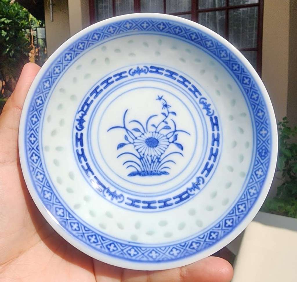 ICONIC VINTAGE 1970S LING LONG (TRANSLUCENT RICE EYES) 37 PIECE CHINESE JINGDEZHEN RICE BOWL SET